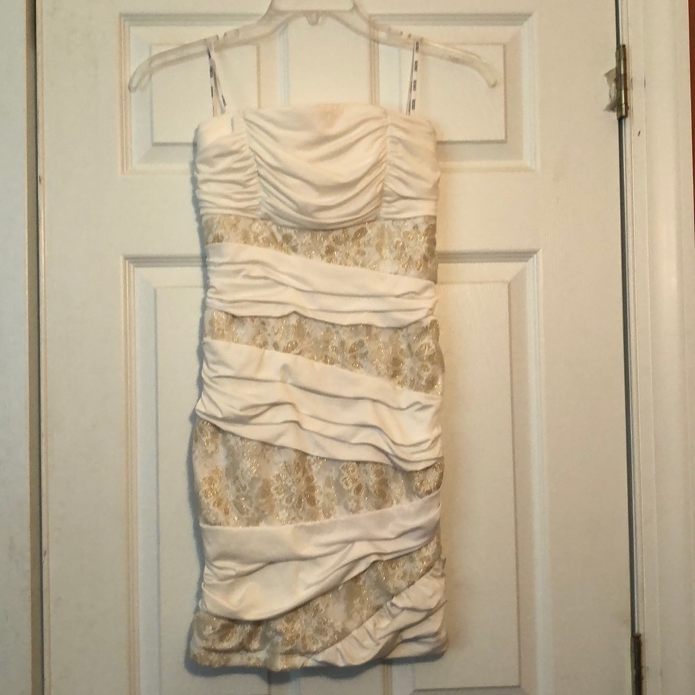 XOXO Fitted White Strapless Dress
